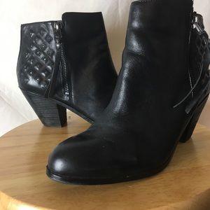 Sam Edelman black booties / funky back outside zip